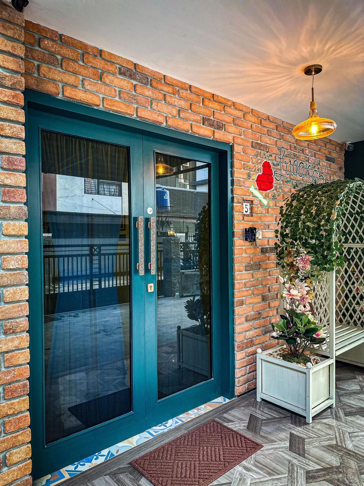 Lugano Arte Homestay Jakarta Exteriör bild