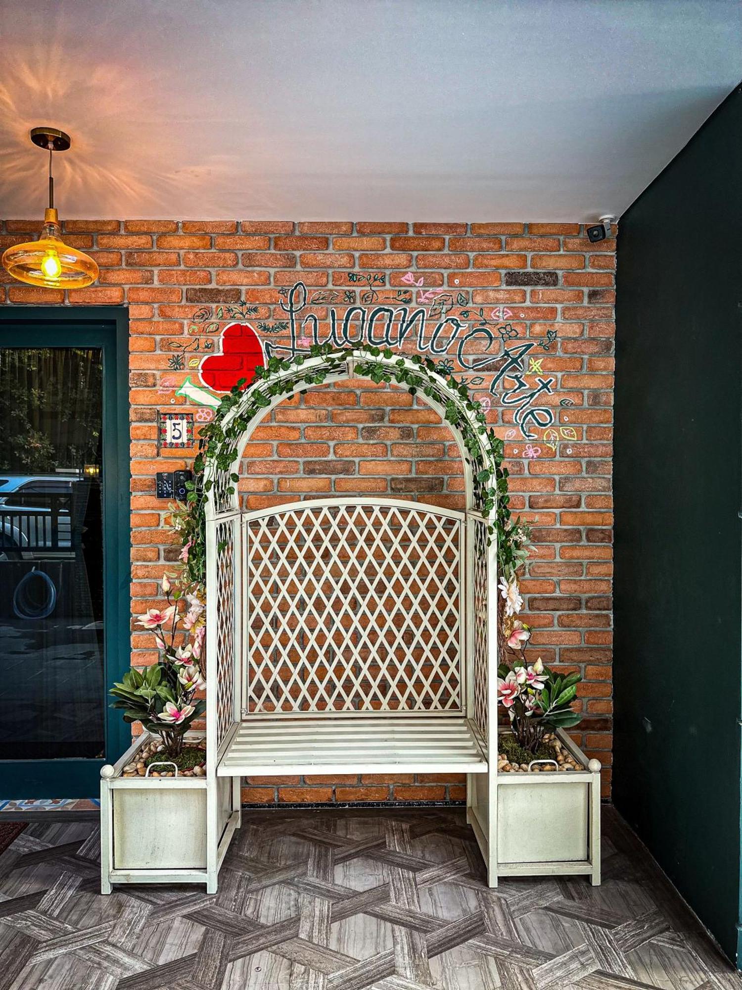 Lugano Arte Homestay Jakarta Exteriör bild